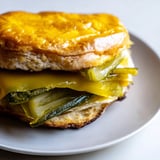 Pan queso pickle crujiente