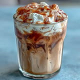 Disfruta este café frío con crema dulce de vainilla, refrescante y casero.
