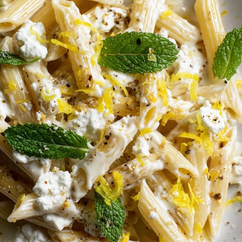 Penne con queso blanco, limón y ricotta.