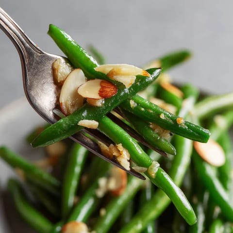 Green beans with almonds and garlic.