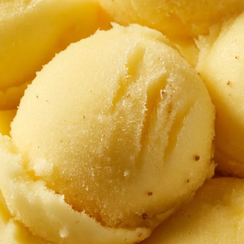 Un montón de coconut y vanilla sin su tapa.