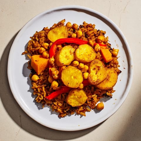 Golden, baked Arroz al Horno de Invierno with browned potatoes and a medley of seasonal flavors.