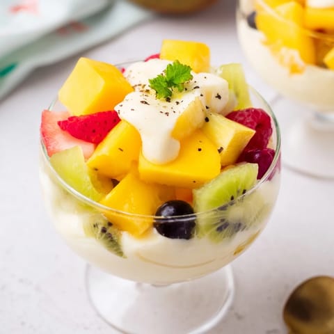 Nata y frutas frescas