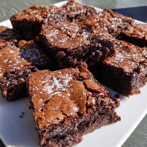 Brownie cuadrados con azúcar