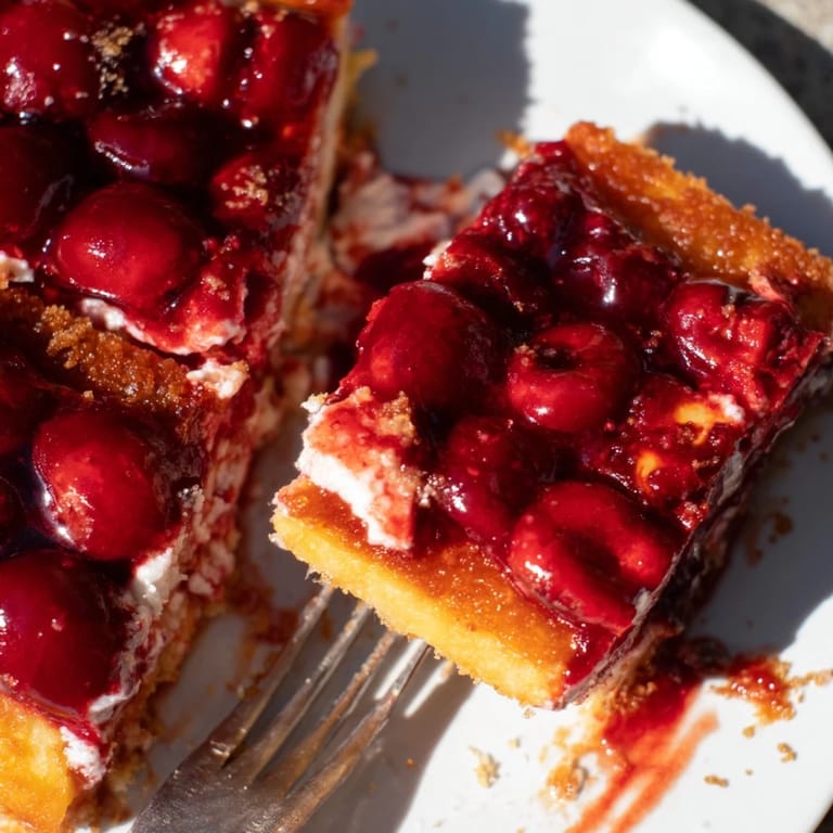 Crujientes por fuera y cremosos por dentro, los Cherry Martini Leche Frita Bars destacan.